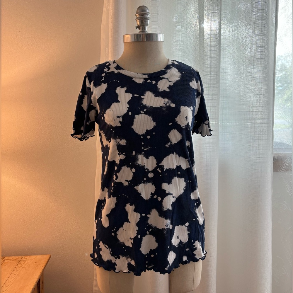 LuLaRoe Kelly tee. Dark cobalt/navy blue w/white spots. Size medium., NWT